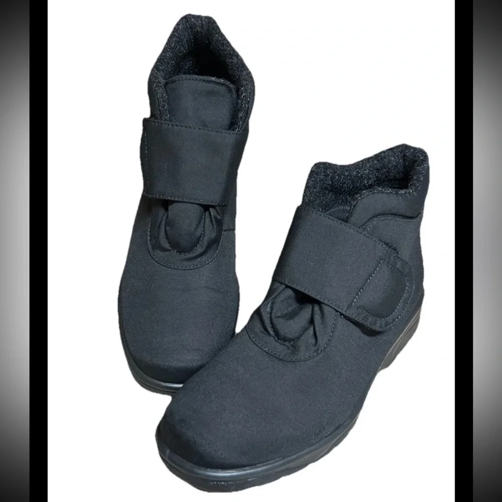 Toe Warmers Winter Shoes Size 7N Black Waterproof  Insulated Made In Canada NEW